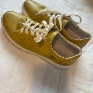Josef Seibel Caron 01 yellow sneakers, size 7 1/2 or 38